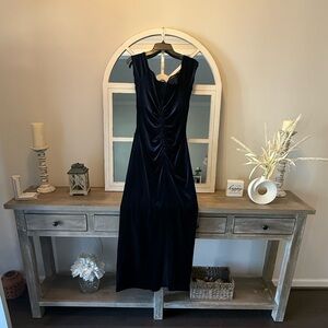 Elegant Black Velvet Ruched Midi Dress